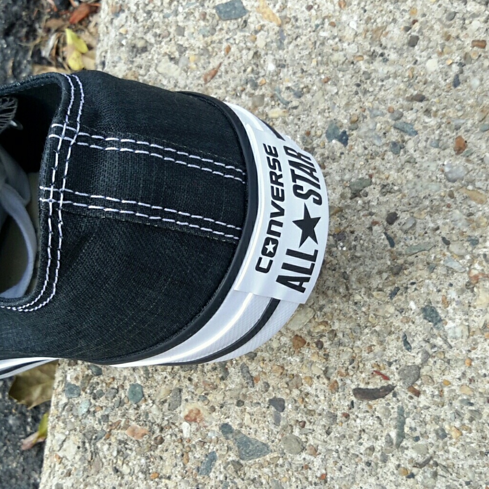 Men's size 11 converse black and white NWT - Picture 4 of 4